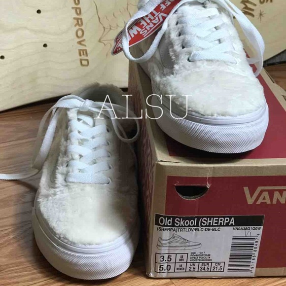 NWT VANS Old Skool Sherpa Faux Fir White Kid’s - Picture 5 of 8